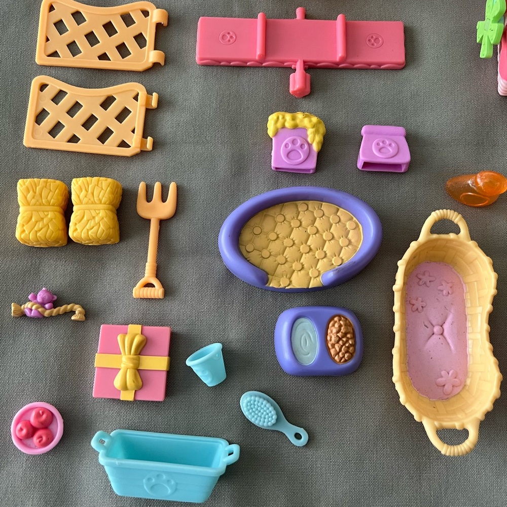 Littlest Pet Shop Lot of Accessories and Replacement Parts - Picture 4 of 4